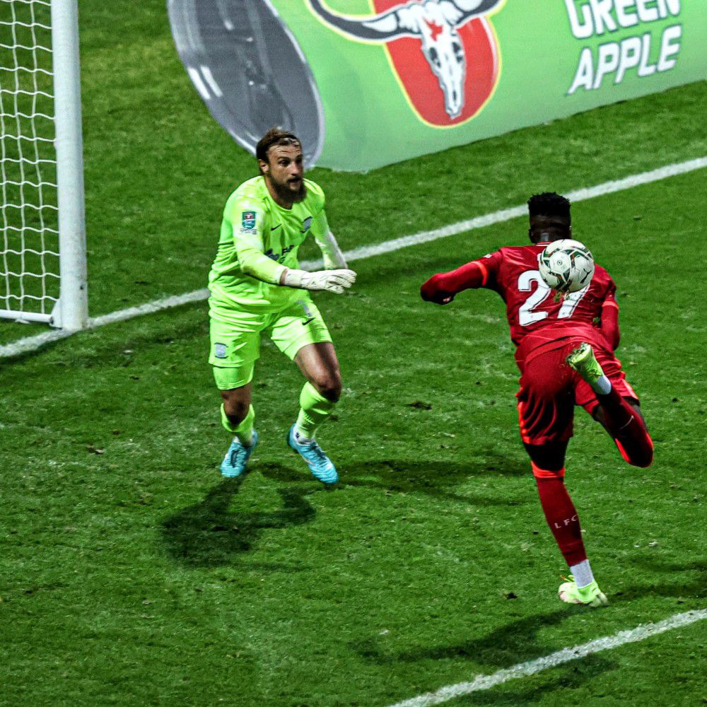 西甲-皇马1-0绝杀阿拉维斯纳乔染红巴斯克斯制胜西甲第18轮，皇马客场挑战阿拉维斯。